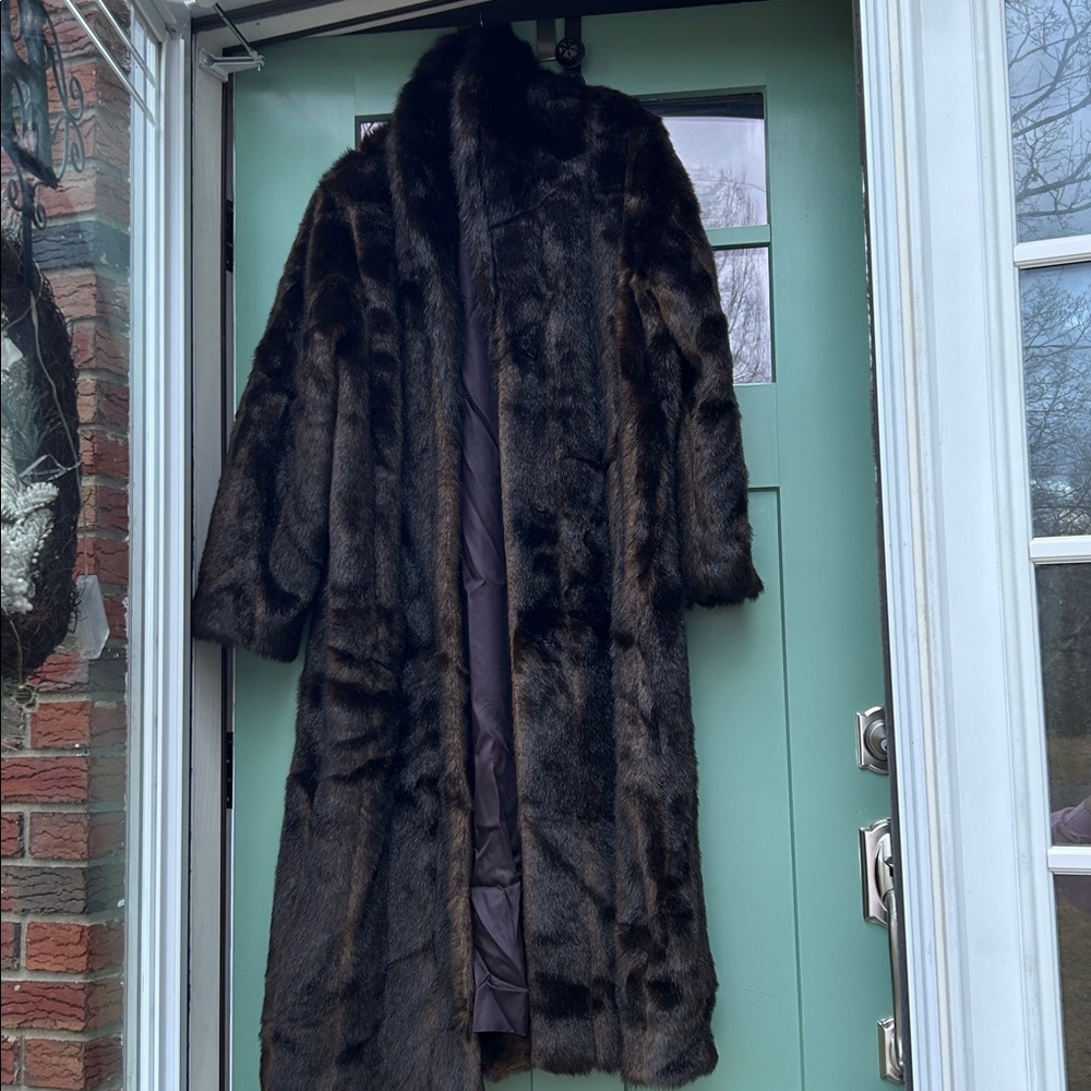 EUC faux fur coat - Picture 7 of 8